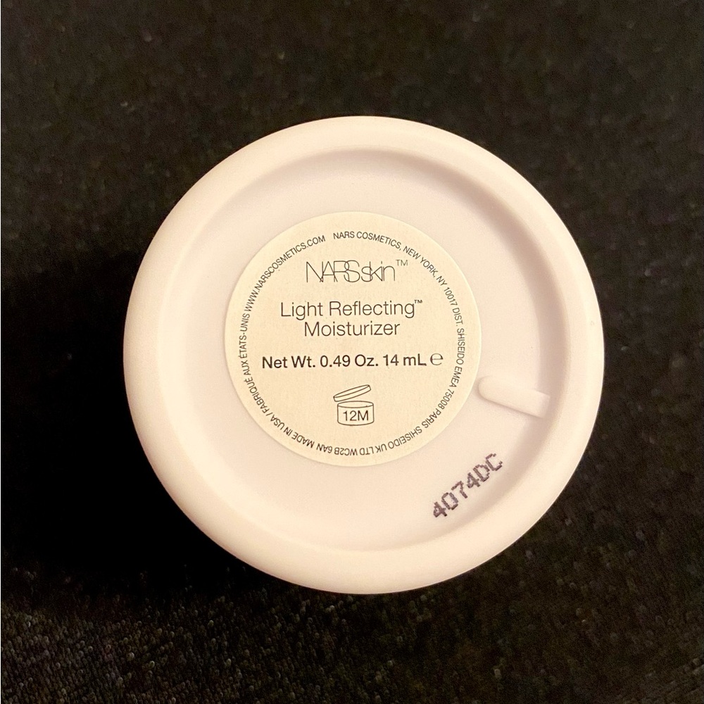 NARS Light Reflecting Moisturizer - A gift for your skin - Picture 8 of 9